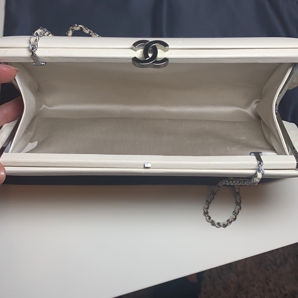 Chanel Ruched Lambskin clutch - Picture 6 of 8